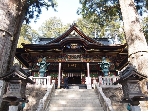 三峰神社拝殿